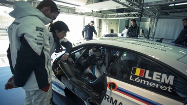 BMW M3 DTM blanc pilote 7