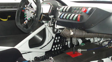 BMW Z4 GT3 blanc intérieur