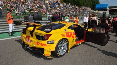 Ferrari 458 GT3 jaune 3/4 arrière droit porte ouverte