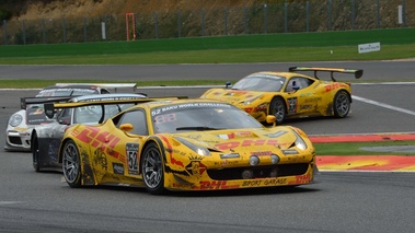 Ferrari 458 GT3 jaune 3/4 avant droit