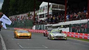 Ferrari 458 GT3 jaune face avant