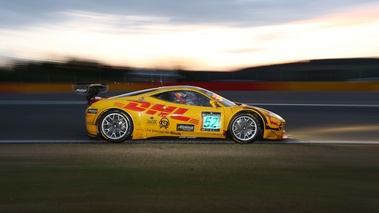 Ferrari 458 GT3 jaune filé 2