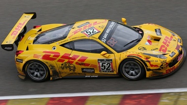 Ferrari 458 GT3 jaune filé vue de haut