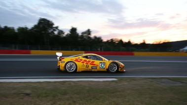 Ferrari 458 GT3 jaune filé