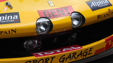 Ferrari 458 GT3 jaune longue-portée