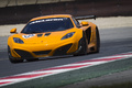 McLaren MP4-12C GT3 orange 3/4 avant gauche penché