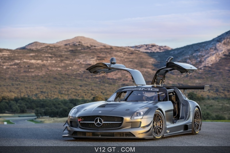 Mercedes SLS AMG GT3 gris 3/4 avant droit portes ouvertes vue de haut