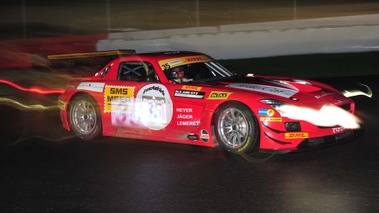 Mercedes SLS AMG GT3 rouge 3/4 avant droit 3