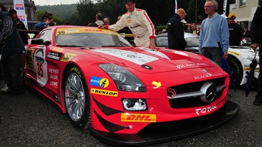 Mercedes SLS AMG GT3 rouge 3/4 avant droit