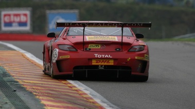 Mercedes SLS AMG GT3 rouge face arrière