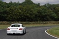 Porsche Cayman Cup blanc face arrière travelling