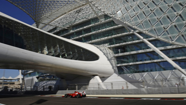 Abou Dabi 2011 Ferrari 3/4 arrière circuit Yas Marina