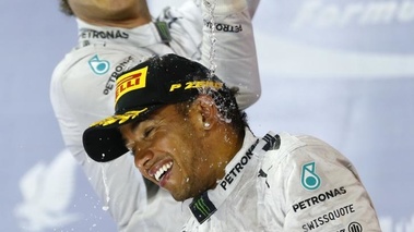 F1 GP Bahrein 2014 Mercedes Hamilton et Rosberg champagne