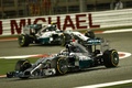 F1 GP Bahrein 2014 Mercedes Hamilton et Rosberg virage Schumacher