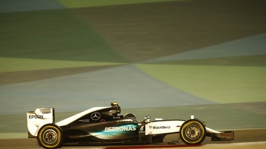 F1 GP Bahrein 2015 Mercedes Rosberg profil nuit