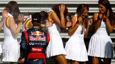 F1 GP Belgique 2012 Vettel hôtesses