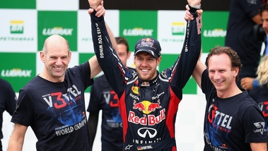 F1 GP Brésil 2012 Red Bull Vettel Newey et Horner podium