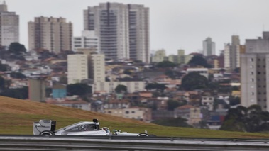 F1 GP Brésil 2014 Mercedes profil vue ville