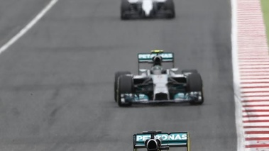 F1 GP Espagne 2014 Mercedes Hamilton suivi de Rosberg