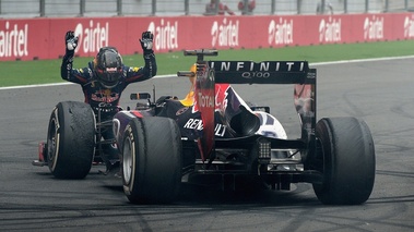 F1 GP Inde 2013 Vettel genou Red Bull