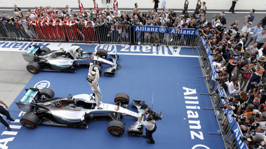 F1 GP Japon 2015 Mercedes arrivée