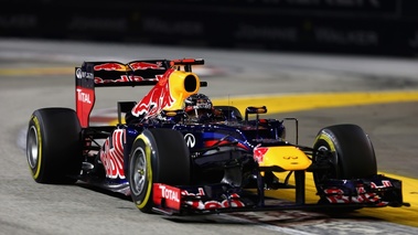 F1 GP Singapour 2012 Red Bull Vettel 3/4 avant