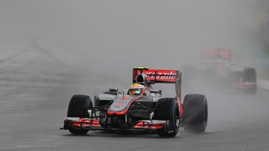  GP Malaisie 2012 McLaren de face pluie