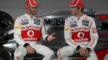 Lancement McLaren 2012 MP4-27 gros plan Hamilton et Button