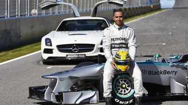 mercedes détail avant hamilton