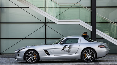 Mercedes SLS AMG GT Safety Car 2012 profil
