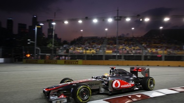 Singapour 2011 McLaren Hamilton 3/4 avant