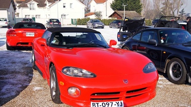 Cars & Coffee Paris - Dodge Viper RT-10 rouge 3/4 avant droit