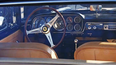 Cars & Coffee Paris - Ferrari 250 GT bleu intérieur