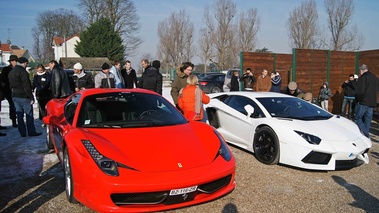 Cars & Coffee Paris - Ferrari 458 Spider rouge & Lamborghini Aventador blanc