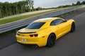 Chevrolet Camaro 1LE - jaune - 3/4 arrière droit, dynamique