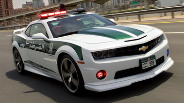 Chevrolet Camaro SS Police Dubaï - 3/4 avant droit dynamique