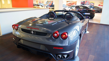 Concession Pozzi - showroom Ferrari 7