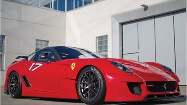 Ferrari 599xx rouge 3/4 avant droit