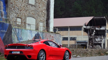 Ferrari F430 rouge kit Challenge 3/4 arrière droit