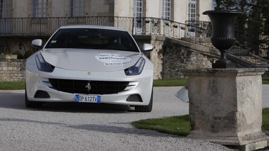 Ferrari FF blanc face avant