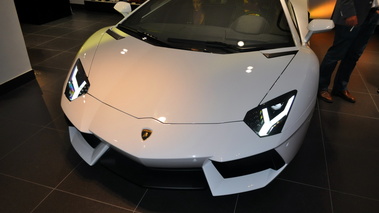 Inauguration concession Neubauer 04.10.11 - Lamborghini Aventador blanc face avant