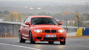 Journée FLA au Bugatti - BMW Série 1M orange 3/4 avant droit