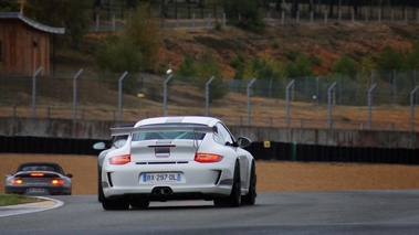 Journée FLA au Bugatti - Porsche 997 GT3 RS 4.0 blanc 3/4 arrière droit