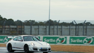 Journée FLA au Bugatti - Porsche 997 GT3 RS 4.0 blanc 3/4 avant droit filé