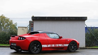 Journée FLA au Bugatti - Tesla Roadster Sport rouge 3/4 arrière droit