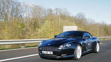 Les Etoiles de Normandie - Aston Martin DB9 Volante noir 3/4 avant gauche travelling