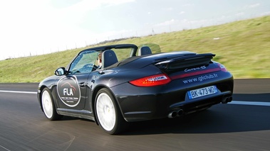 Les Etoiles de Normandie - Porsche 997 Carrera 4S MkII Cabriolet noir 3/4 arrière gauche travelling penché