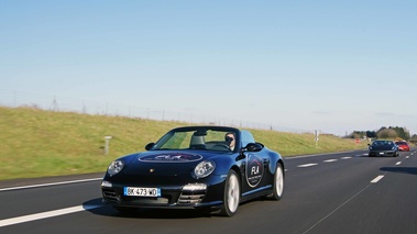 Les Etoiles de Normandie - Porsche 997 Carrera 4S MkII Cabriolet noir 3/4 avant gauche travelling