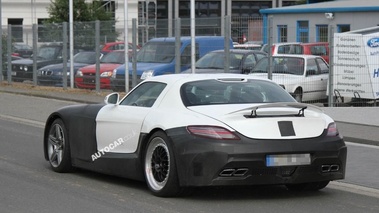 Mercedes SLS AMG Black Series - mulet camouflet (spyshot)