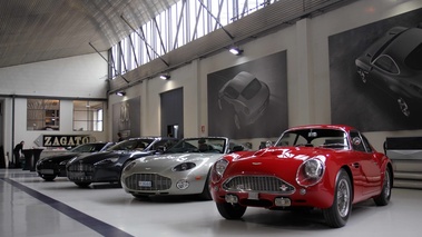 Présentation Aston Martin V12 Zagato - Aston Martin DB4 GT Zagato rouge 3/4 avant gauche